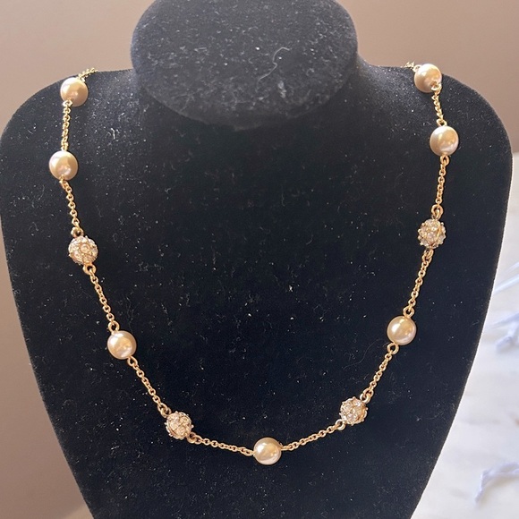 Stunning Nolan Miller Gold and Pearl‎ Classic and timeless Necklace